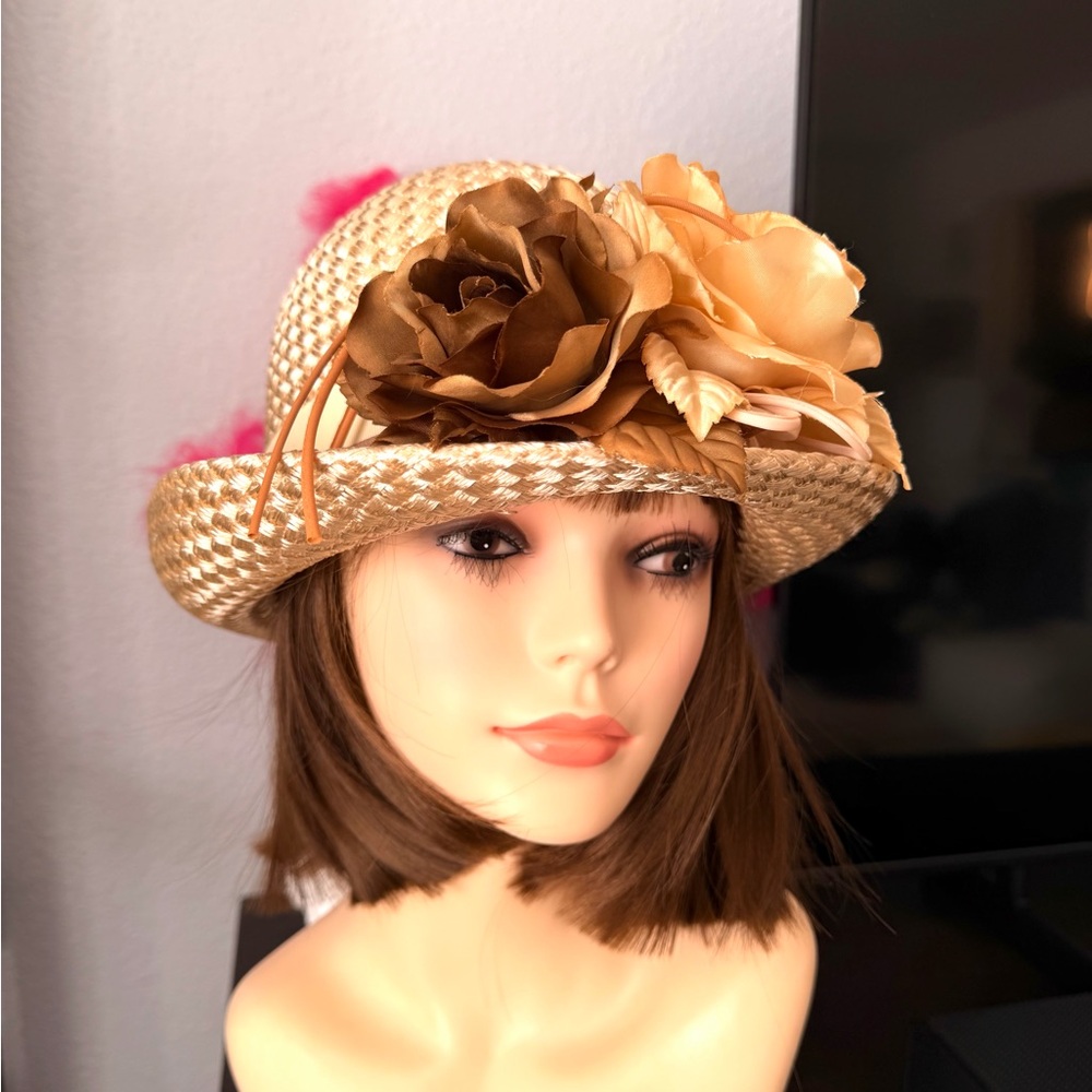 Kate Ferretti Floral Hat in Tan